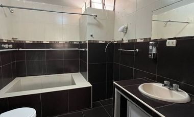 HERMOSA CASA EN ESQUINA EN VENTA - LA PERLA CALLAO