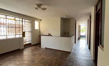 HERMOSA CASA EN ESQUINA EN VENTA - LA PERLA CALLAO