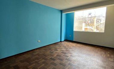 HERMOSA CASA EN ESQUINA EN VENTA - LA PERLA CALLAO