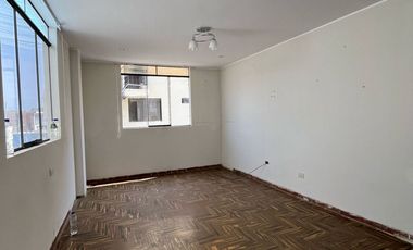 HERMOSA CASA EN ESQUINA EN VENTA - LA PERLA CALLAO