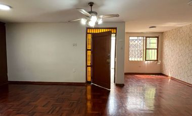 HERMOSA CASA EN ESQUINA EN VENTA - LA PERLA CALLAO