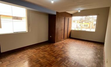 HERMOSA CASA EN ESQUINA EN VENTA - LA PERLA CALLAO