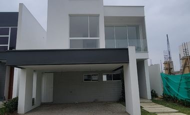 En venta moderna y lujosa casa de estreno en La Costa Samborondon