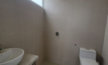 En venta moderna y lujosa casa de estreno en La Costa Samborondon