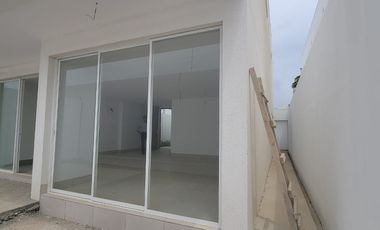En venta moderna y lujosa casa de estreno en La Costa Samborondon