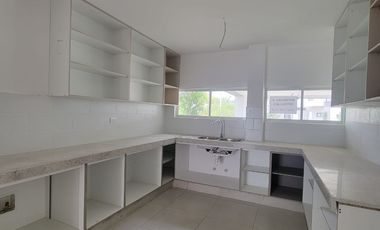 En venta moderna y lujosa casa de estreno en La Costa Samborondon