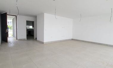 En venta moderna y lujosa casa de estreno en La Costa Samborondon