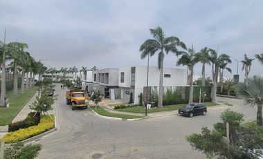 En venta moderna y lujosa casa de estreno en La Costa Samborondon