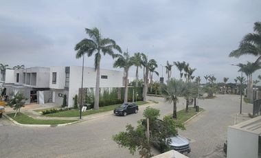En venta moderna y lujosa casa de estreno en La Costa Samborondon