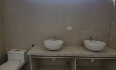 En venta moderna y lujosa casa de estreno en La Costa Samborondon