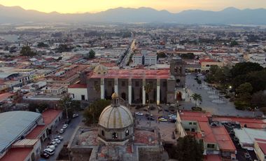 Terreno para Desarrolladores alrededor de escuelas y deportivo en Ciudad Guzmán, Jalisco.