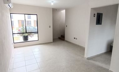 Casa nueva de 3 recámaras (una en planta baja) en Fracc. Xana Plus. Alberca y vigilancia 24 horas