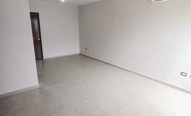 Casa nueva de 3 recámaras (una en planta baja) en Fracc. Xana Plus. Alberca y vigilancia 24 horas