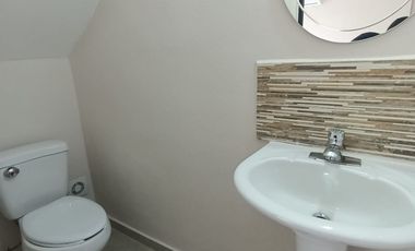 Casa nueva de 3 recámaras (una en planta baja) en Fracc. Xana Plus. Alberca y vigilancia 24 horas