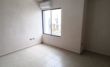 Casa nueva de 3 recámaras (una en planta baja) en Fracc. Xana Plus. Alberca y vigilancia 24 horas