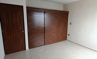 Casa nueva de 3 recámaras (una en planta baja) en Fracc. Xana Plus. Alberca y vigilancia 24 horas