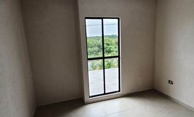 Casa nueva de 3 recámaras (una en planta baja) en Fracc. Xana Plus. Alberca y vigilancia 24 horas