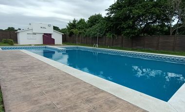 Casa nueva de 3 recámaras (una en planta baja) en Fracc. Xana Plus. Alberca y vigilancia 24 horas