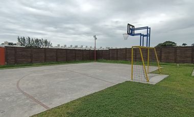 Casa nueva de 3 recámaras (una en planta baja) en Fracc. Xana Plus. Alberca y vigilancia 24 horas