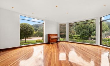 VENDO ESPECTACULAR CASA LA CALERA- TEUSACA