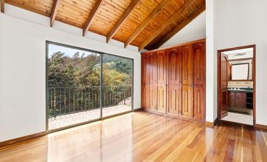 VENDO ESPECTACULAR CASA LA CALERA- TEUSACA