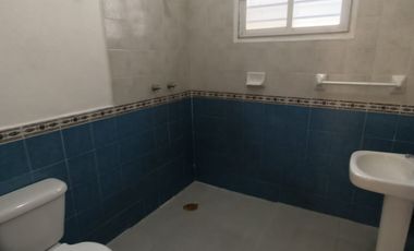 Casa de un nivel con 4 privados en el Fracc. Moderno. A media cuadra de la Av. Díaz Mirón y del hospital del ISSSTE