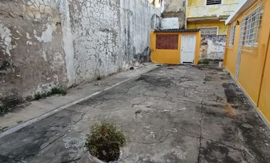 Casa de un nivel con 4 privados en el Fracc. Moderno. A media cuadra de la Av. Díaz Mirón y del hospital del ISSSTE
