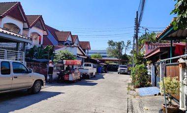 Townhome for sale, Warocha 4, Thepharak Road, Bang Phriang, Bang Bo, Samut Prakan.