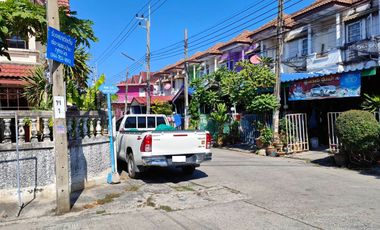Townhome for sale, Warocha 4, Thepharak Road, Bang Phriang, Bang Bo, Samut Prakan.
