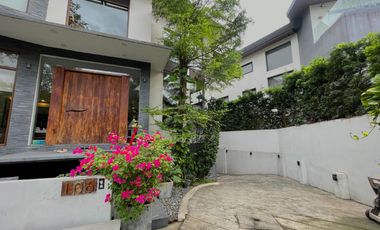 6BR HOUSE & LOT; PASEO DE MAGALLANES - MAKATI CITY - FOR SALE