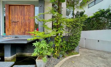 6BR HOUSE & LOT; PASEO DE MAGALLANES - MAKATI CITY - FOR SALE
