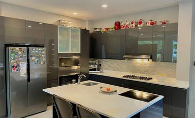 6BR HOUSE & LOT; PASEO DE MAGALLANES - MAKATI CITY - FOR SALE