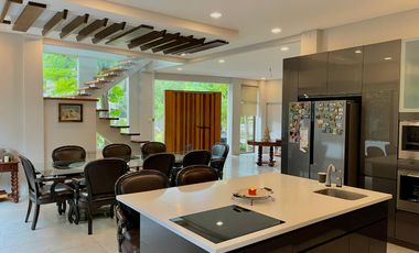 6BR HOUSE & LOT; PASEO DE MAGALLANES - MAKATI CITY - FOR SALE