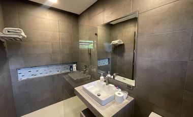 6BR HOUSE & LOT; PASEO DE MAGALLANES - MAKATI CITY - FOR SALE
