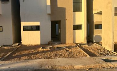 Casa de 2 pisos con 2 recámaras en privada residencial - Entrega inmediata