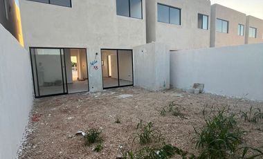 Casa de 2 pisos con 2 recámaras en privada residencial - Entrega inmediata
