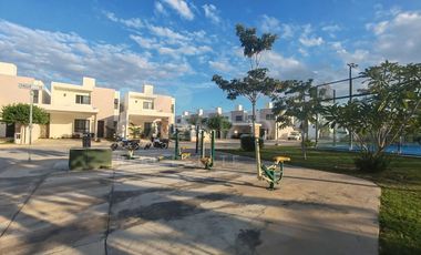 Casa de 2 pisos con 2 recámaras en privada residencial - Entrega inmediata