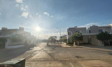 Casa de 2 pisos con 2 recámaras en privada residencial - Entrega inmediata