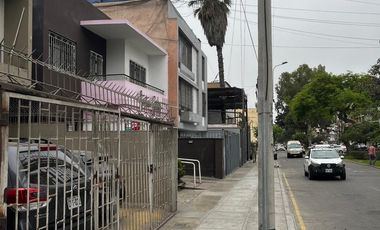 VENDO TERRENO EN AVENIDA ROOSEVELT MIRAFLORES