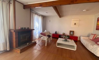 SE VENDE HERMOSA Y AMPLIA CASA EN SECTOR LA FLORIDA - CALLE MADRESELVA, LA SERENA.