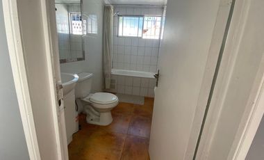 SE VENDE HERMOSA Y AMPLIA CASA EN SECTOR LA FLORIDA - CALLE MADRESELVA, LA SERENA.