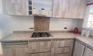 SE VENDE HERMOSA Y AMPLIA CASA EN SECTOR LA FLORIDA - CALLE MADRESELVA, LA SERENA.