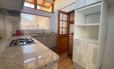 SE VENDE HERMOSA Y AMPLIA CASA EN SECTOR LA FLORIDA - CALLE MADRESELVA, LA SERENA.