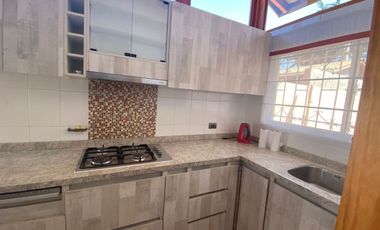 SE VENDE HERMOSA Y AMPLIA CASA EN SECTOR LA FLORIDA - CALLE MADRESELVA, LA SERENA.