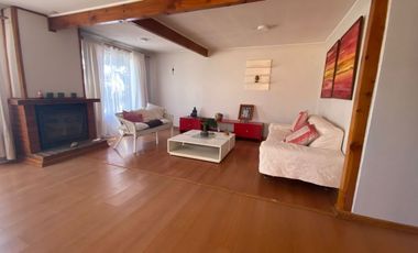 SE VENDE HERMOSA Y AMPLIA CASA EN SECTOR LA FLORIDA - CALLE MADRESELVA, LA SERENA.