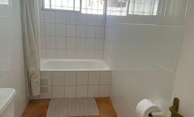 SE VENDE HERMOSA Y AMPLIA CASA EN SECTOR LA FLORIDA - CALLE MADRESELVA, LA SERENA.