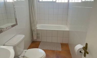 SE VENDE HERMOSA Y AMPLIA CASA EN SECTOR LA FLORIDA - CALLE MADRESELVA, LA SERENA.