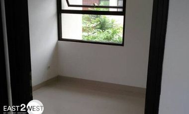 Disewakan Rumah Cluster Lunaire Laverde Serpong Park Tangerang Selatan Murah Bagus Siap Huni Lokasi Strategis Dekat Pintu Tol Jelupang