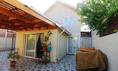 Se Vende Gran y Bella Casa en Condominio - Buin