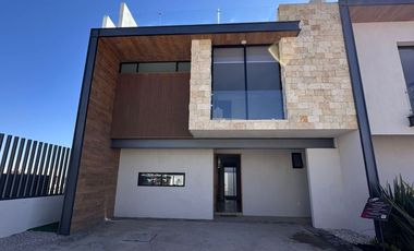 Casa en Venta en SLP, en privada en Villa Magna